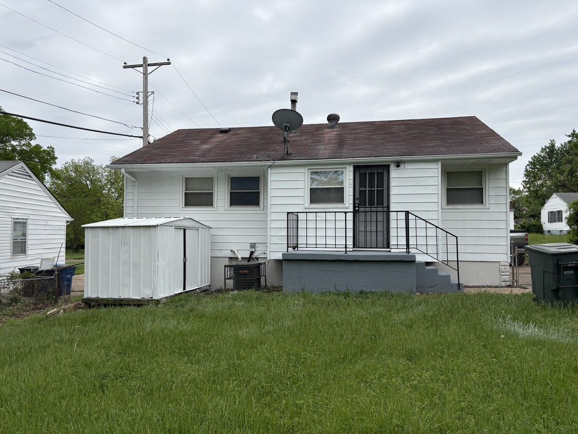 Building Photo - 411 Cameron Rd