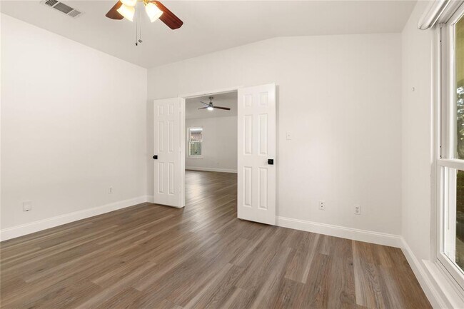 Building Photo - 2652 Bradley Ln