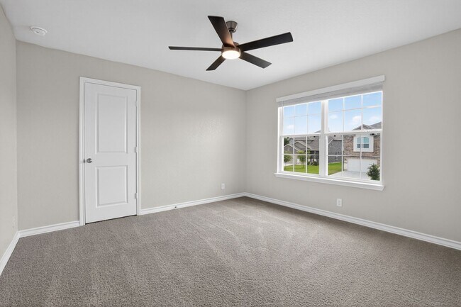 Building Photo - Spacious 5BR Home with Game Room, First-Floor Primary Suite & Appliances Included