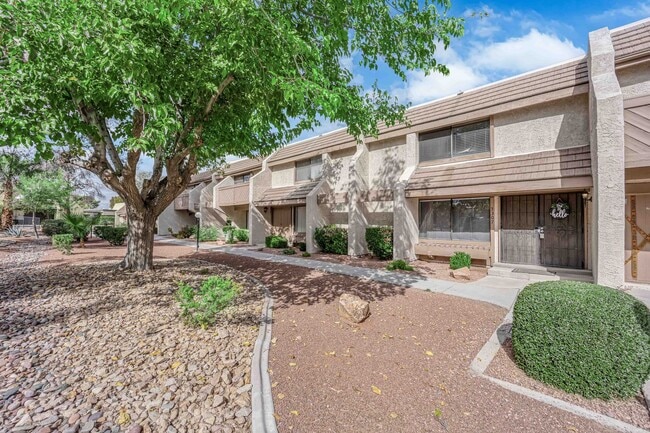 Building Photo - Charming 3 Bedroom ,2 bathroom in Paradise...