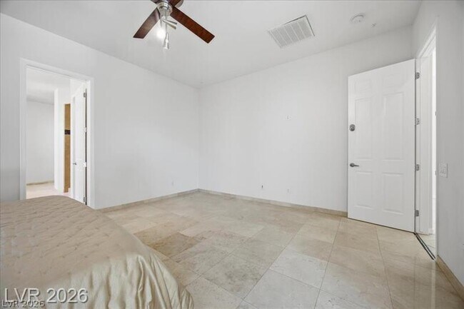 Building Photo - 2765 Struan Ave