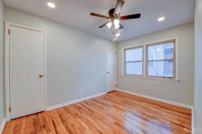 Building Photo - 157 Cooper Ave