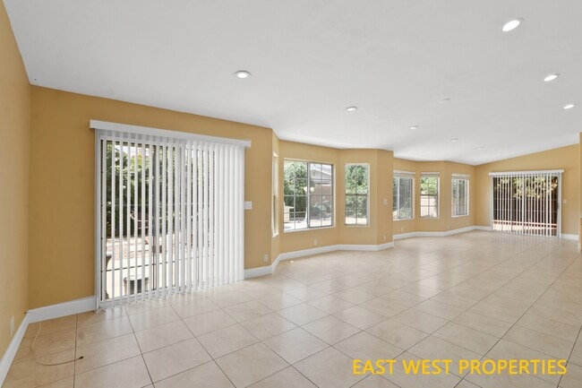 Building Photo - 11186 Lavender Ave