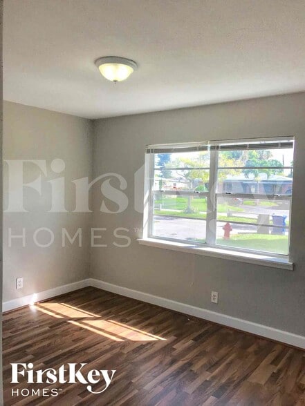 Building Photo - 3057 SW 2nd St