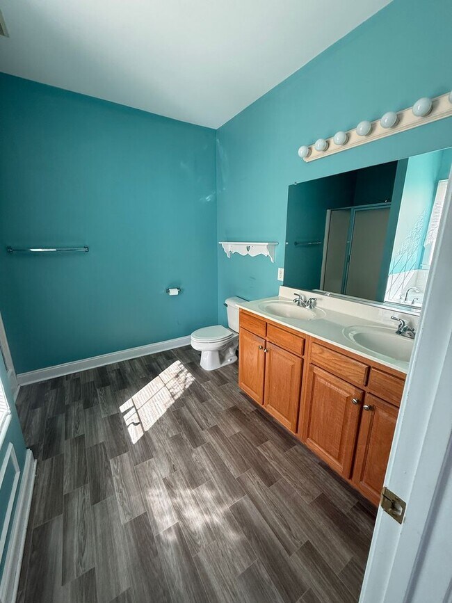 Building Photo - Large 4 Bedroom Home in Glen Allen