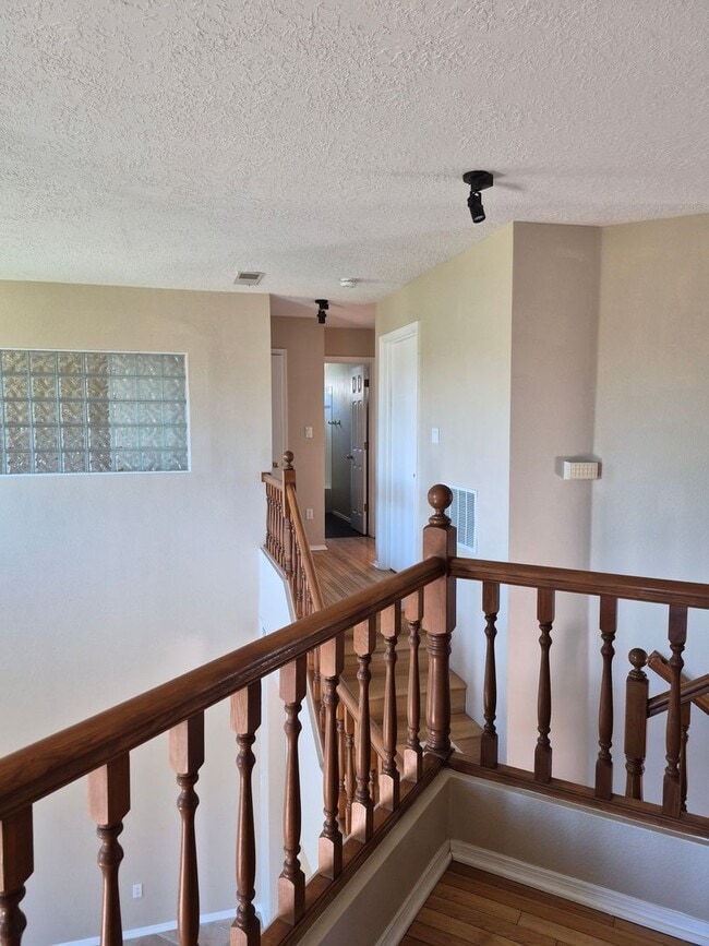 Building Photo - FIVE BEDROOMS GEM-NORTH EAST HEIGHTS