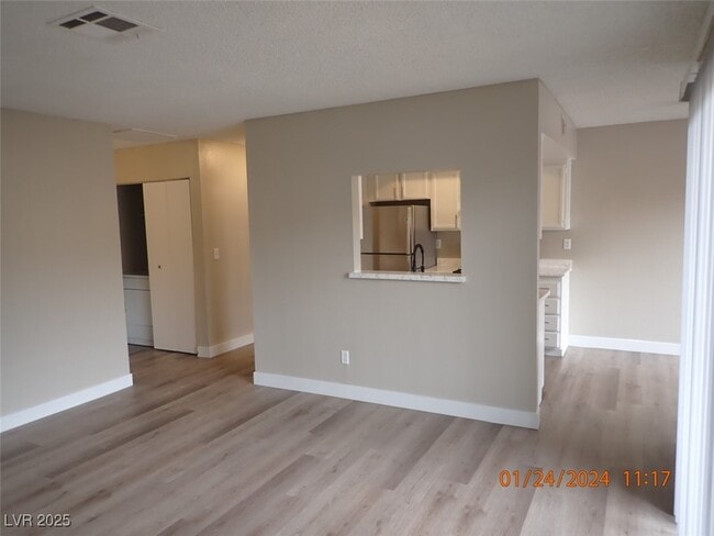 Building Photo - 4571 Carriage Park Dr