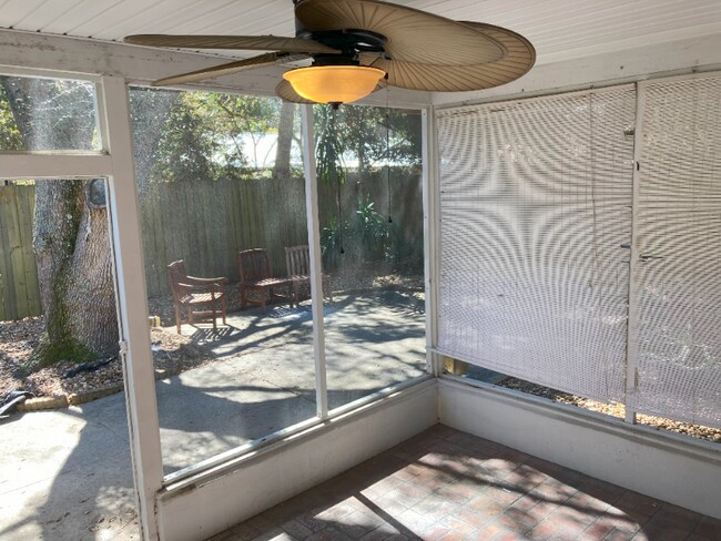 Building Photo - 207 E St