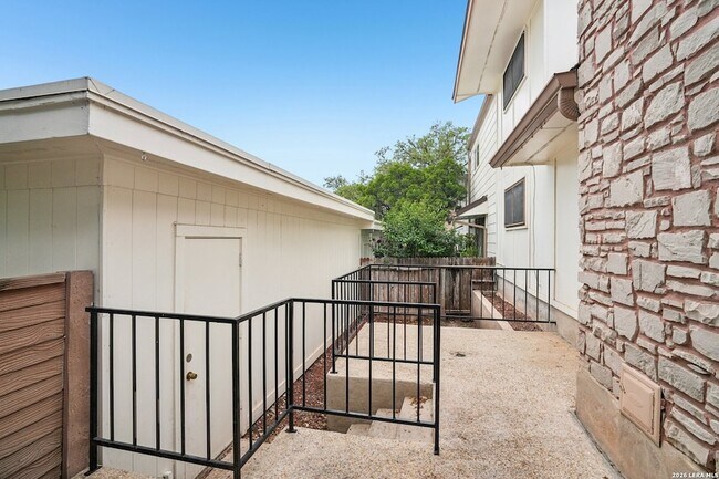 Building Photo - 6106 Vance Jackson Rd