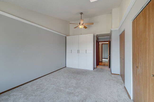 Building Photo - $2,400 - 2-Bed, 1.5-Bath Townhome in Lakewood Updated Throughout, With Garage + AC, Near Bear Cre...