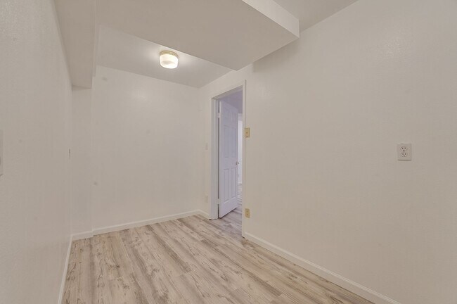 Building Photo - Beautiful 4 bed, 3.5 bath Home in Fort Collins Dakota Ridge Neighborhood