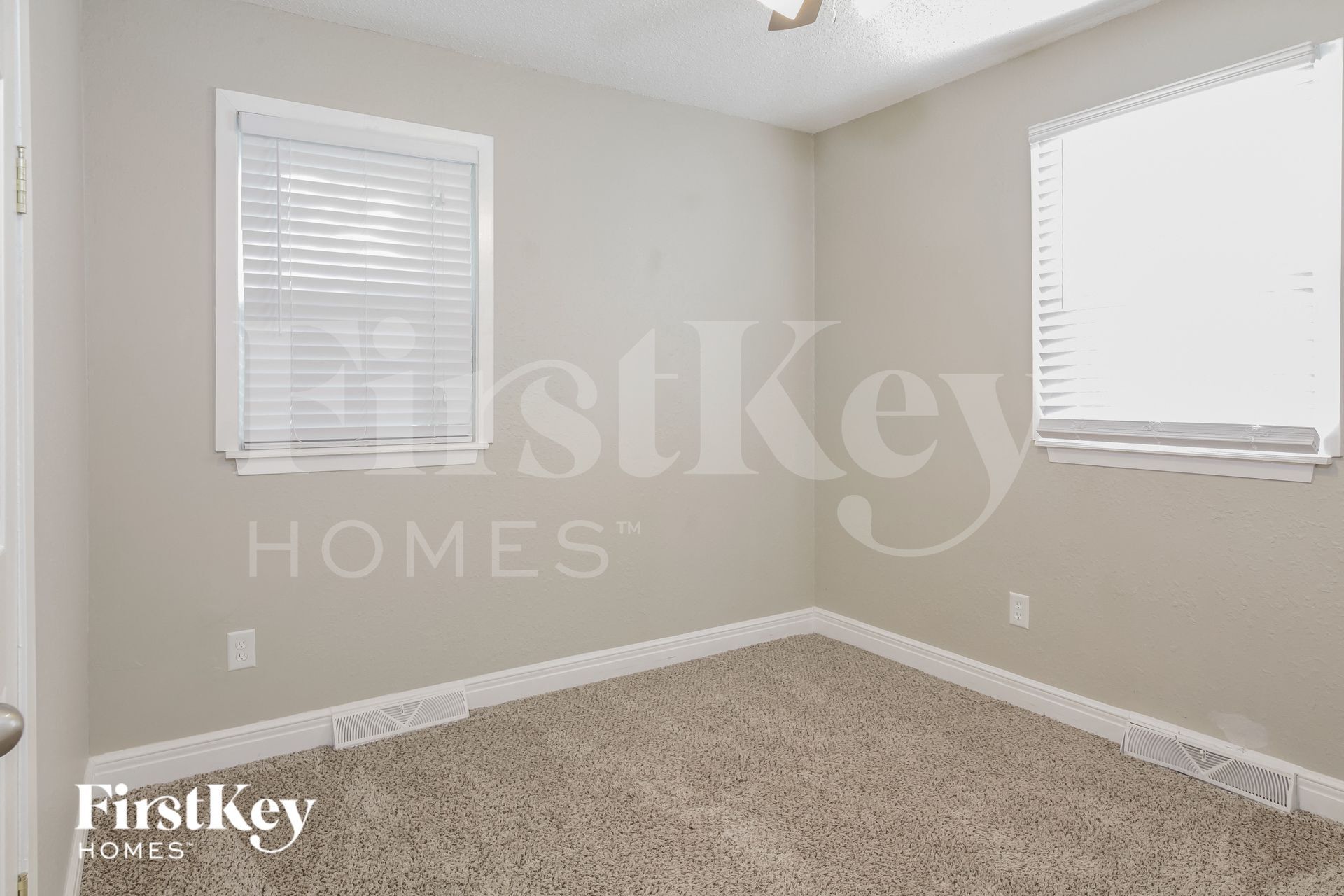 Building Photo - 717 NE Westwind Dr