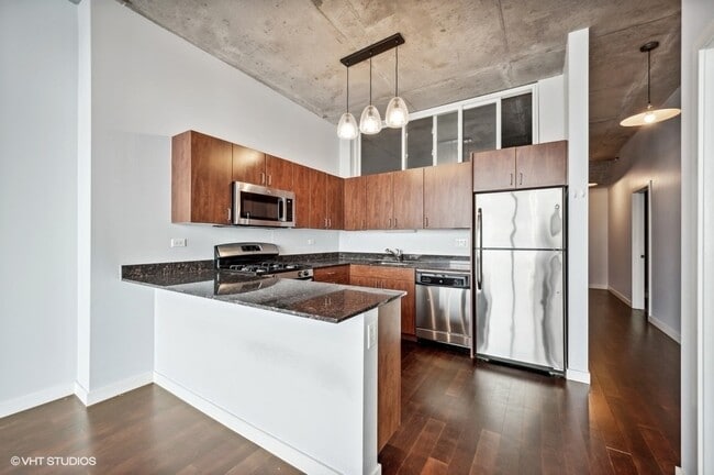 Building Photo - 235 W Van Buren St