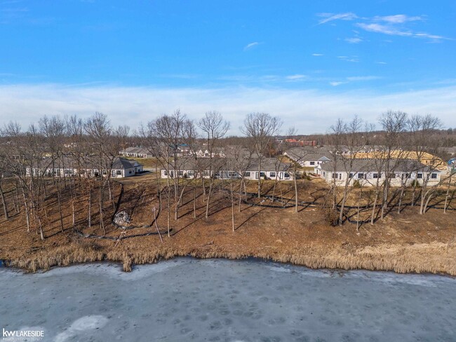 Building Photo - 10457 Pickerel Lk Dr
