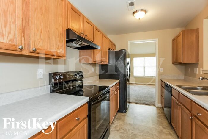 Building Photo - 605 Woodington Ln