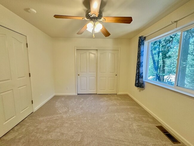 Building Photo - 122 Sterling Ct