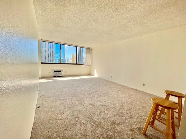 Building Photo - Kukui Plaza - 1 Bedroom, 1 Bath, 1 Parking...