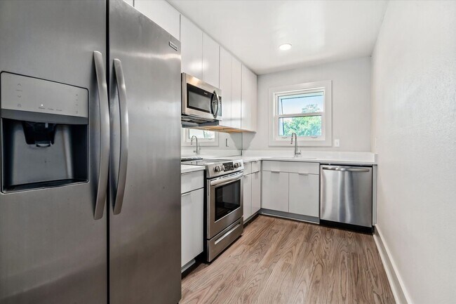 Building Photo - SPRINGHILL OAKS CONDOMINIUMS