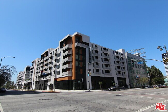 Primary Photo - 687 S Hobart Blvd