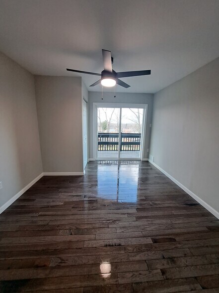 Building Photo - 223 Columbia Dr