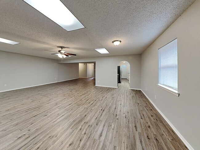 Building Photo - Coming Soon! 3 BR/2BA | Newly Renovated Single Family Home | Fenced backyard | In Mesquite