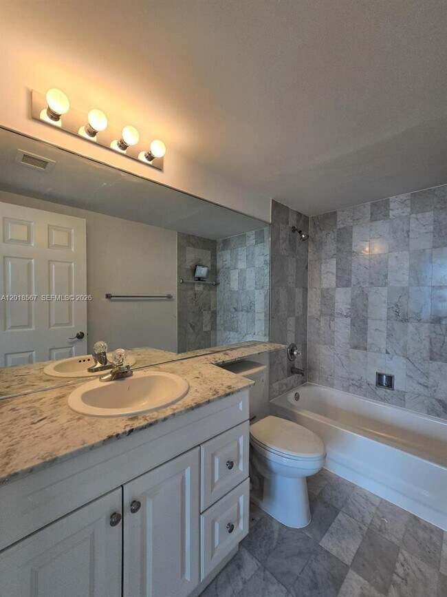 Building Photo - 800 Claughton Island Dr