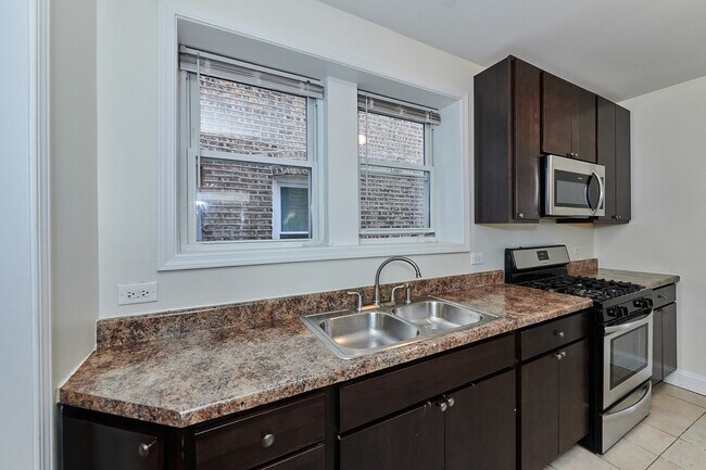 Building Photo - 6330 N Rockwell St