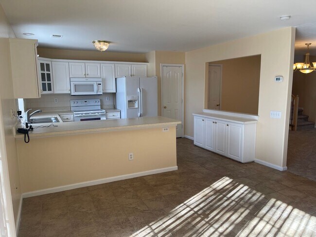 Building Photo - Lovely Lakefront Home in Virginia Beach