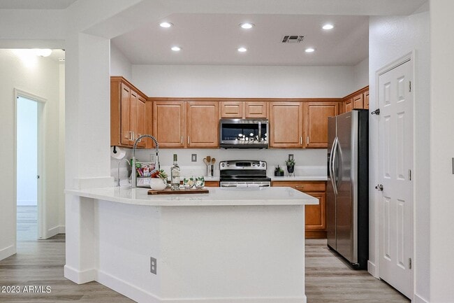 Building Photo - BRAND NEW 5 BEDROOM HOME IN PHOENIX