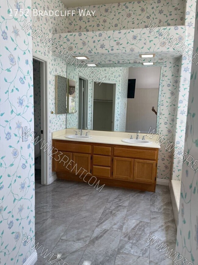 Building Photo - 1752 Bradcliff Way