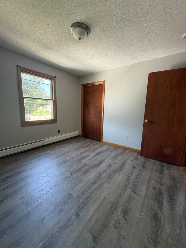 Building Photo - 66 Wynola Ave