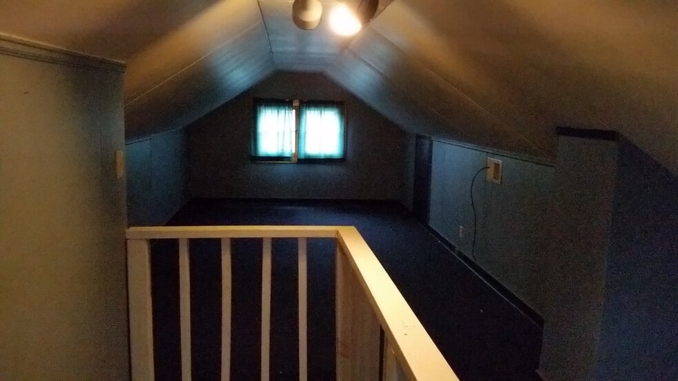 Upstairs bedroom - 3125 Laurel Avenue