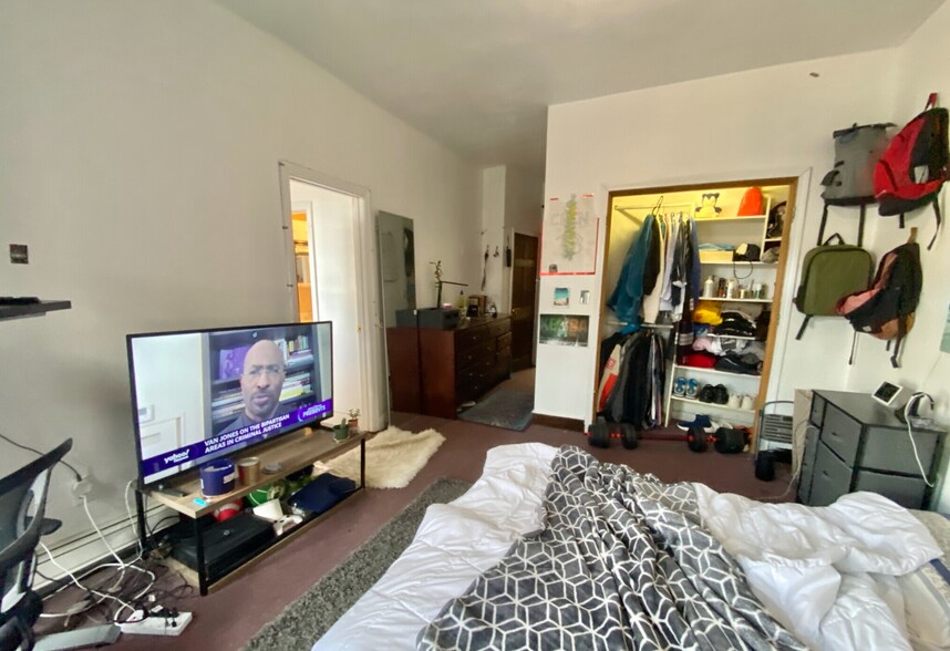 Building Photo - 526 Harvard St