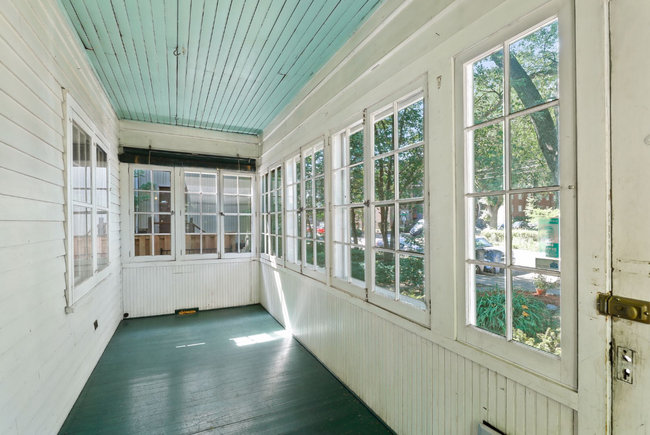 porch - 515 W 22nd St