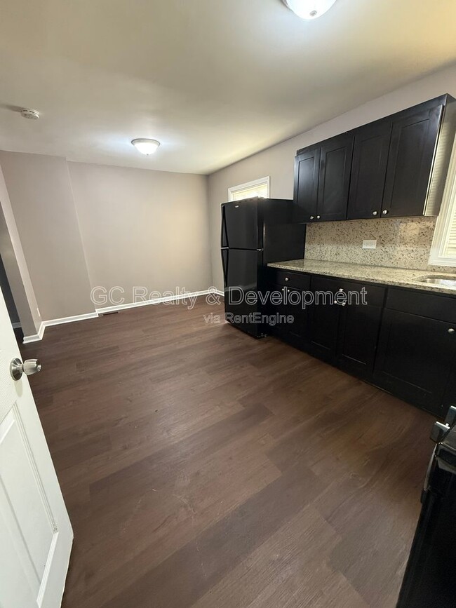 Building Photo - 9528 S Chappel Ave