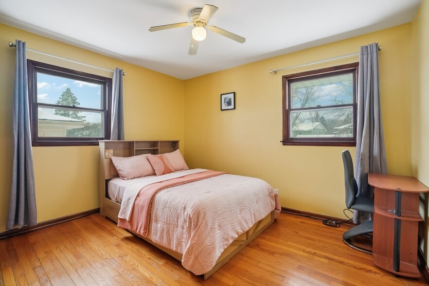 Building Photo - 10783 W Appleton Ave