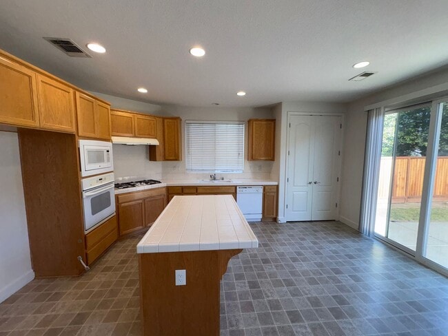 Building Photo - 100 Mt Adams Cir
