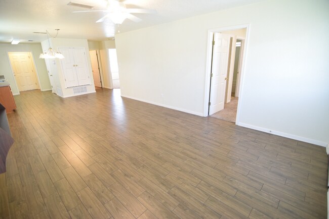 Building Photo - 900 Concho St