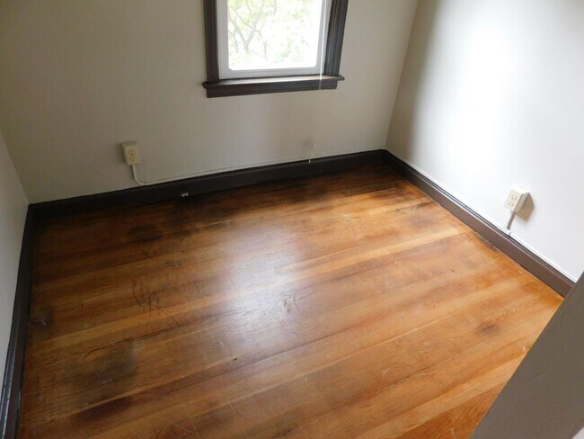 office area - 218 Fairmont Dr