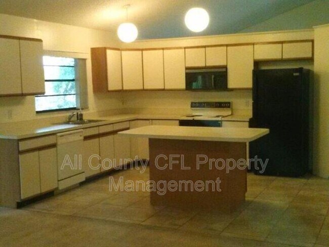 Building Photo - 2026 Larkwood Dr