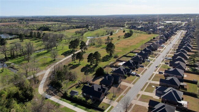 Building Photo - 2715 Vanike Dr