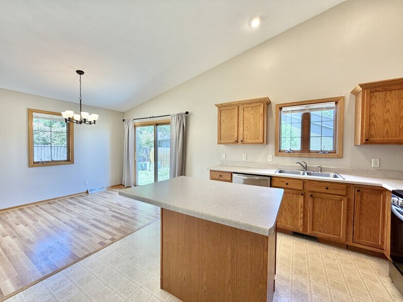 Building Photo - 2701-2703 N Wuthering Hills Dr