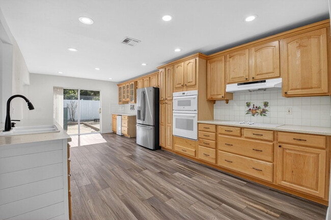 Building Photo - 1012 W Camino Real