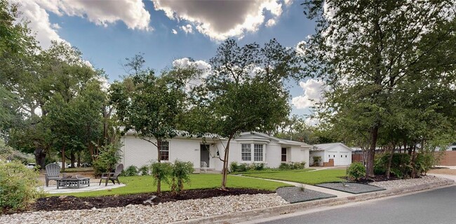 Building Photo - 2801 Perry Ln