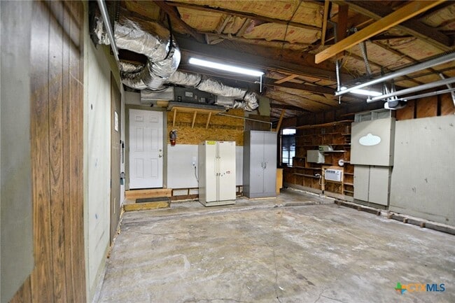 Building Photo - 571 W Merriweather St