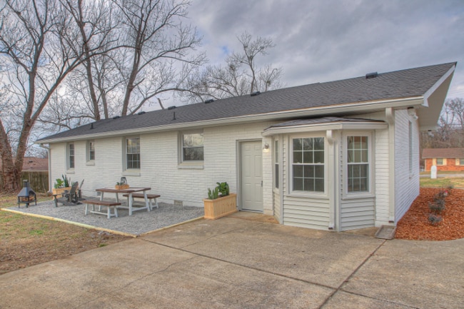 Building Photo - 131 McBratney Dr