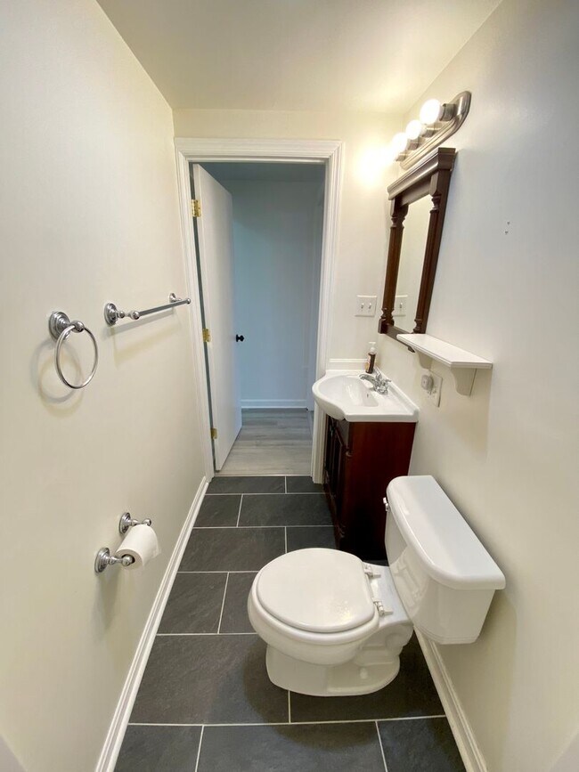 Building Photo - Modern 2 Bed/2 Bath in South Side Slopes- Available July 1st