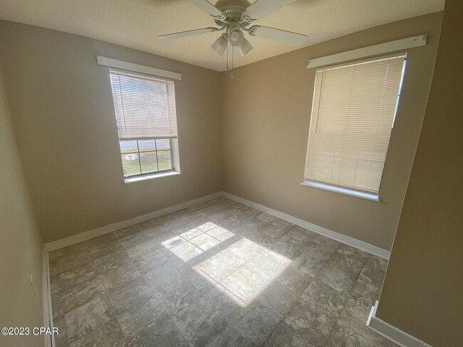 Building Photo - 619 E 13th St