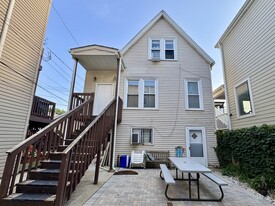 Building Photo - 1721 W Nelson St
