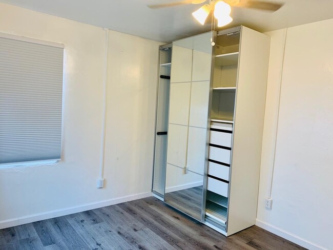 Building Photo - 732 Ventura Place, Unit 7